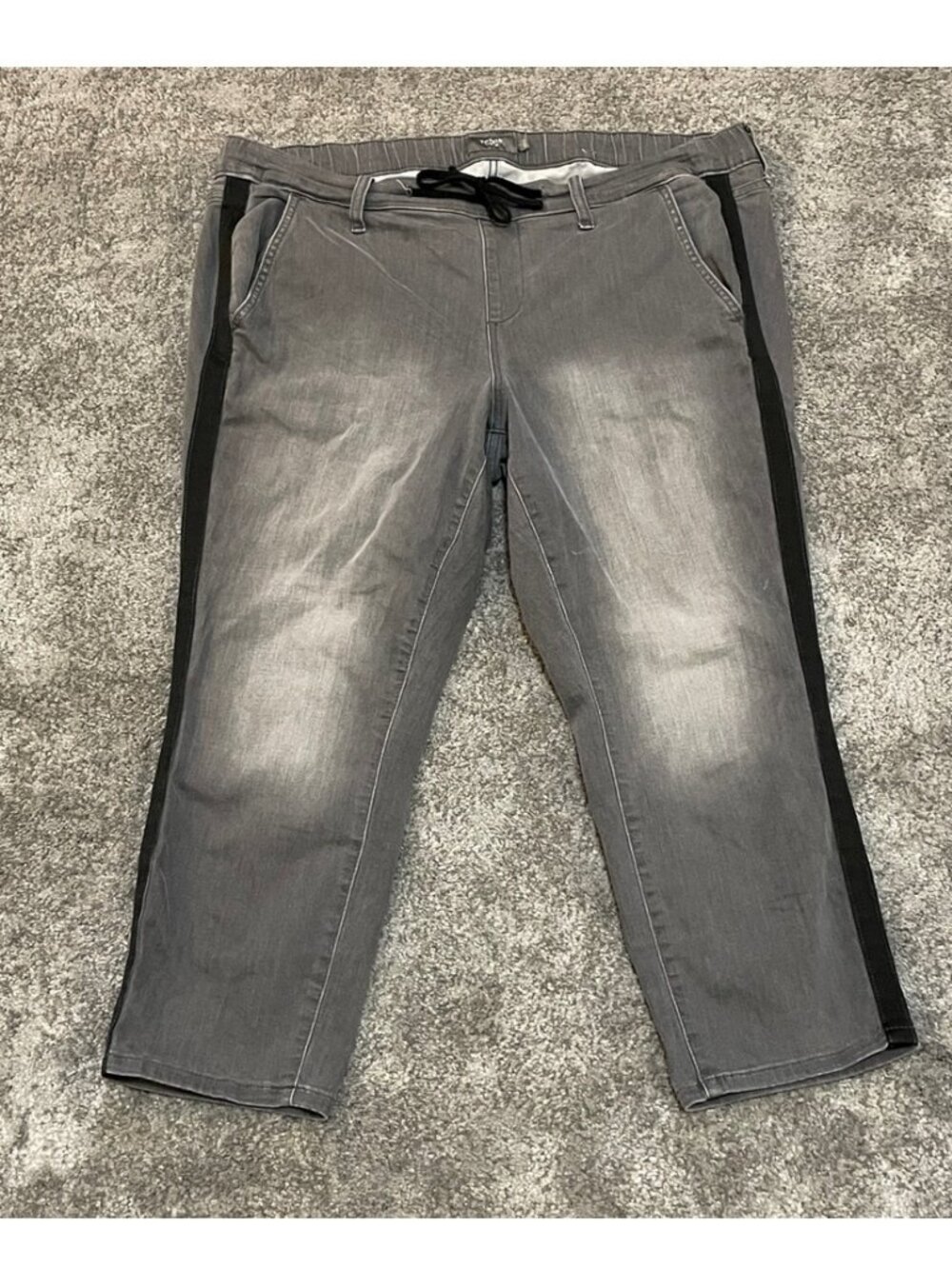 EC Torrid Weekend Boyfriend Midrise Straight CropJean - Grey - Size 1 (Sz 14-16)